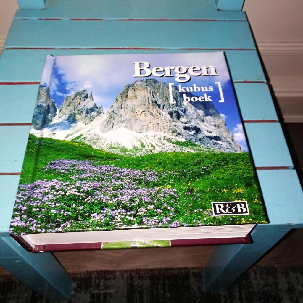 Bergen kubus boek fotografie van berglandschappen, Ophalen, Zo goed als nieuw, Natuur algemeen