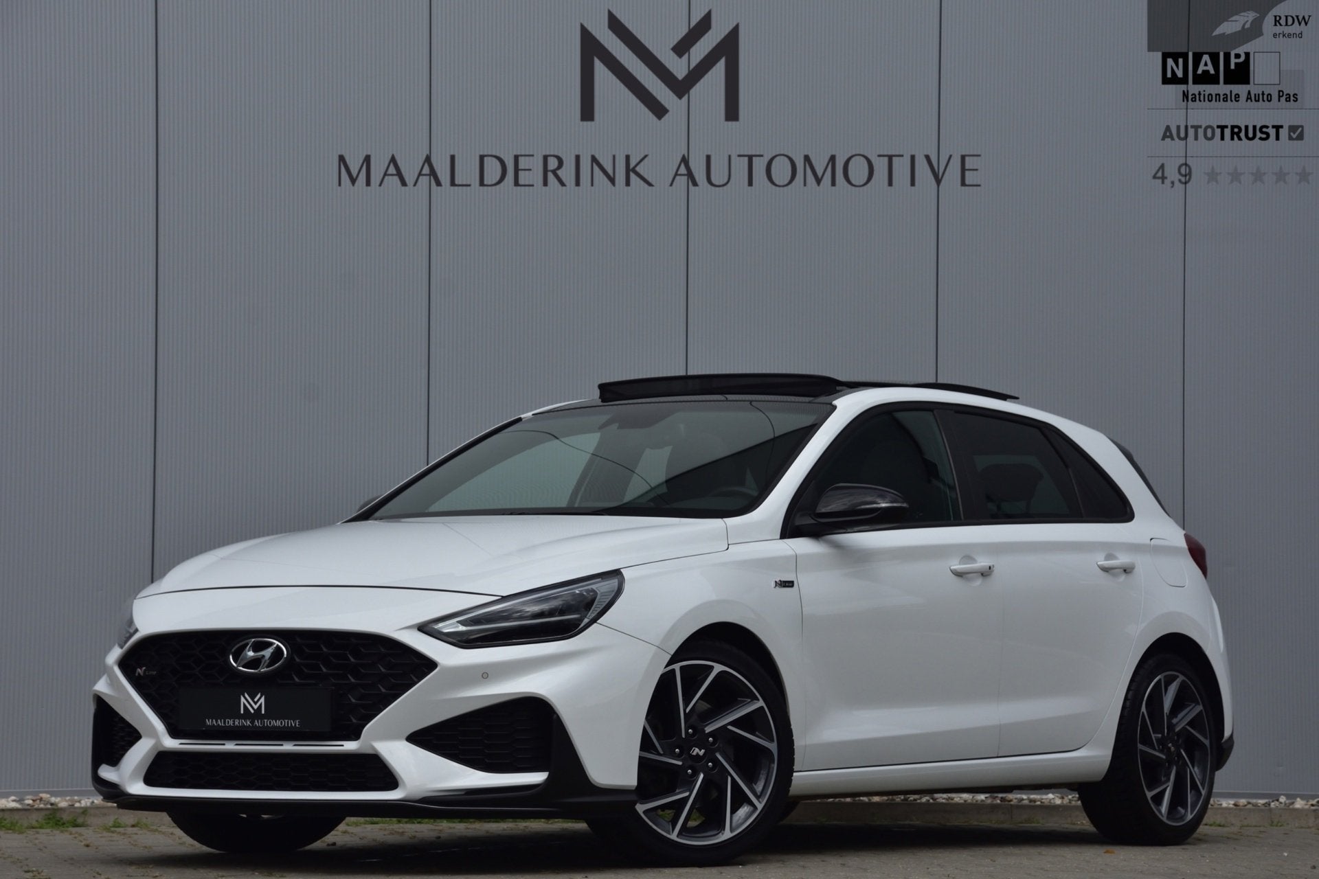 Hyundai I30 1.5 T-GDi MHEV N Line Panodak, Keyless, Camera,, Auto's, Voorwielaandrijving, Dealer onderhouden, Gebruikt, Zwart