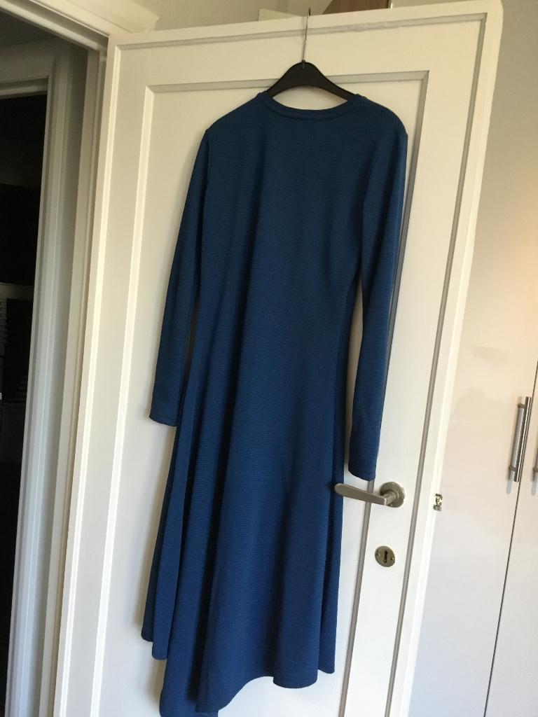 Blauwe jurk asimetrisch, Maat 38/40 (M), Blauw, Zara, Ophalen of Verzenden