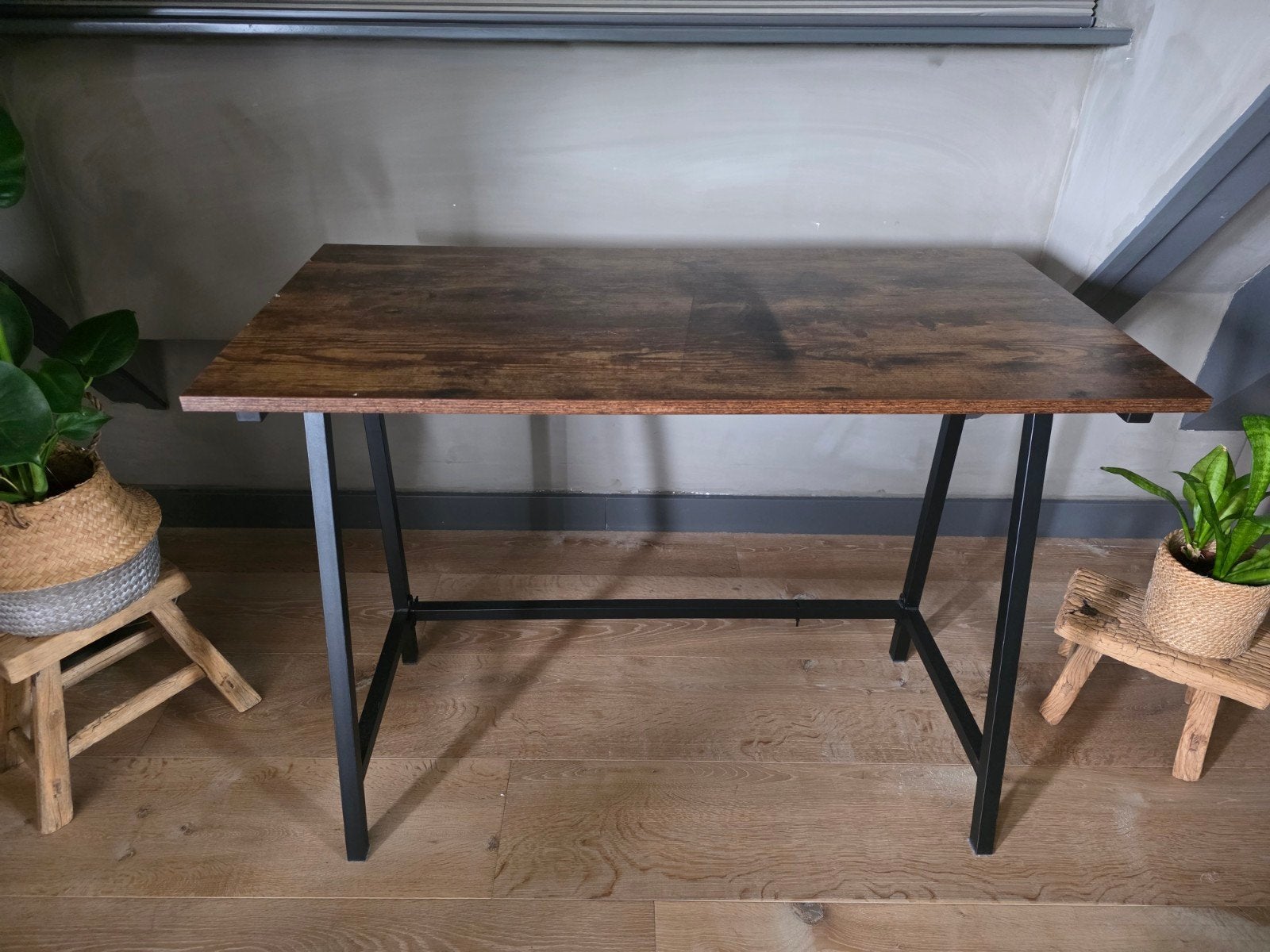 Gezellig houten tafel/ bureau met zwart frame, Gebruikt, Metaal, 50 cm, Bruin