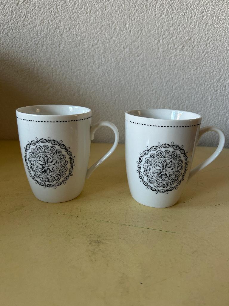 2 Riverdale mokken mini Flower white, Ophalen of Verzenden, Zo goed als nieuw, Overige stijlen, Kop(pen) en/of Schotel(s)
