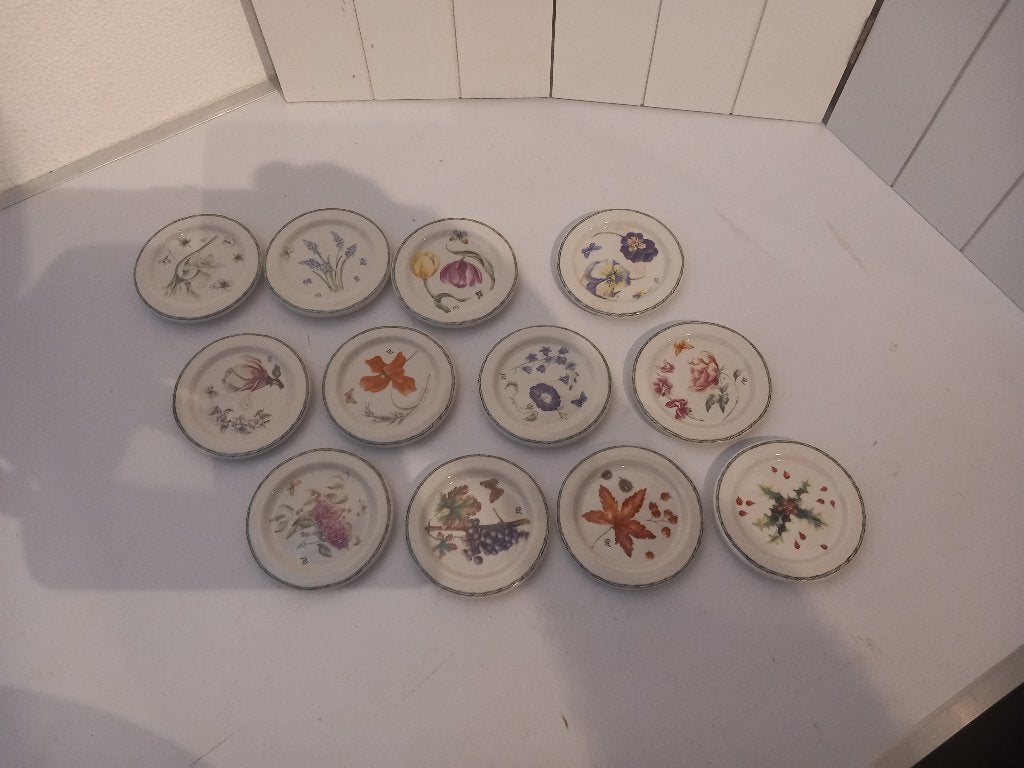 JBS servies theetips / bonbon schaaltjes de 12 maanden, Keramiek, Overige typen, Ophalen of Verzenden, Zo goed als nieuw