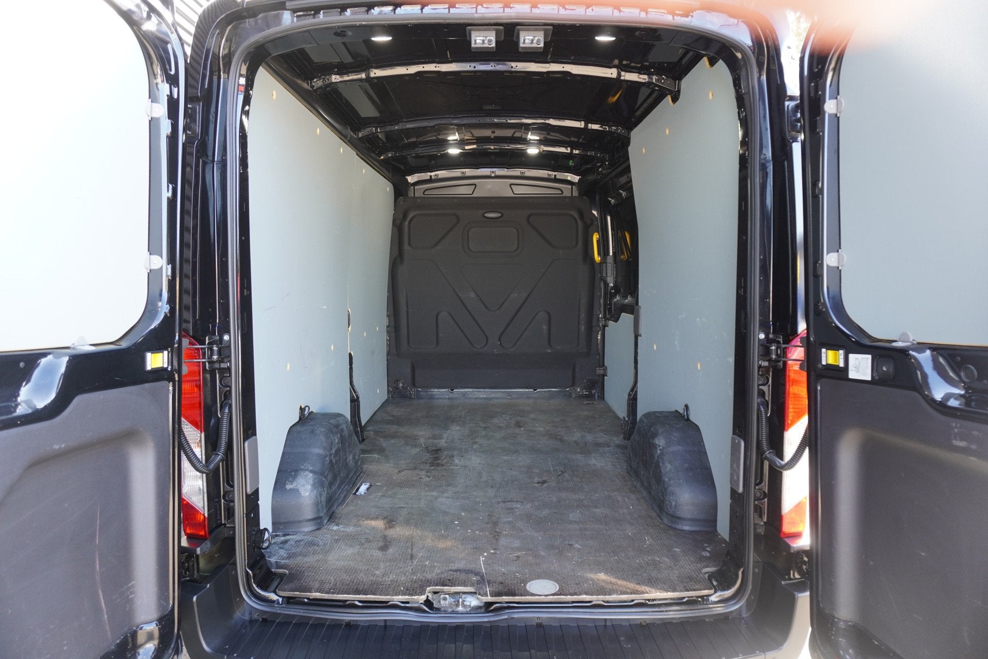 Ford Transit 170pk L3H2 Trail Raptor Trekhaak Apple carplay, Auto's, Voorwielaandrijving, Automatische klimaatregeling, 4 cilinders