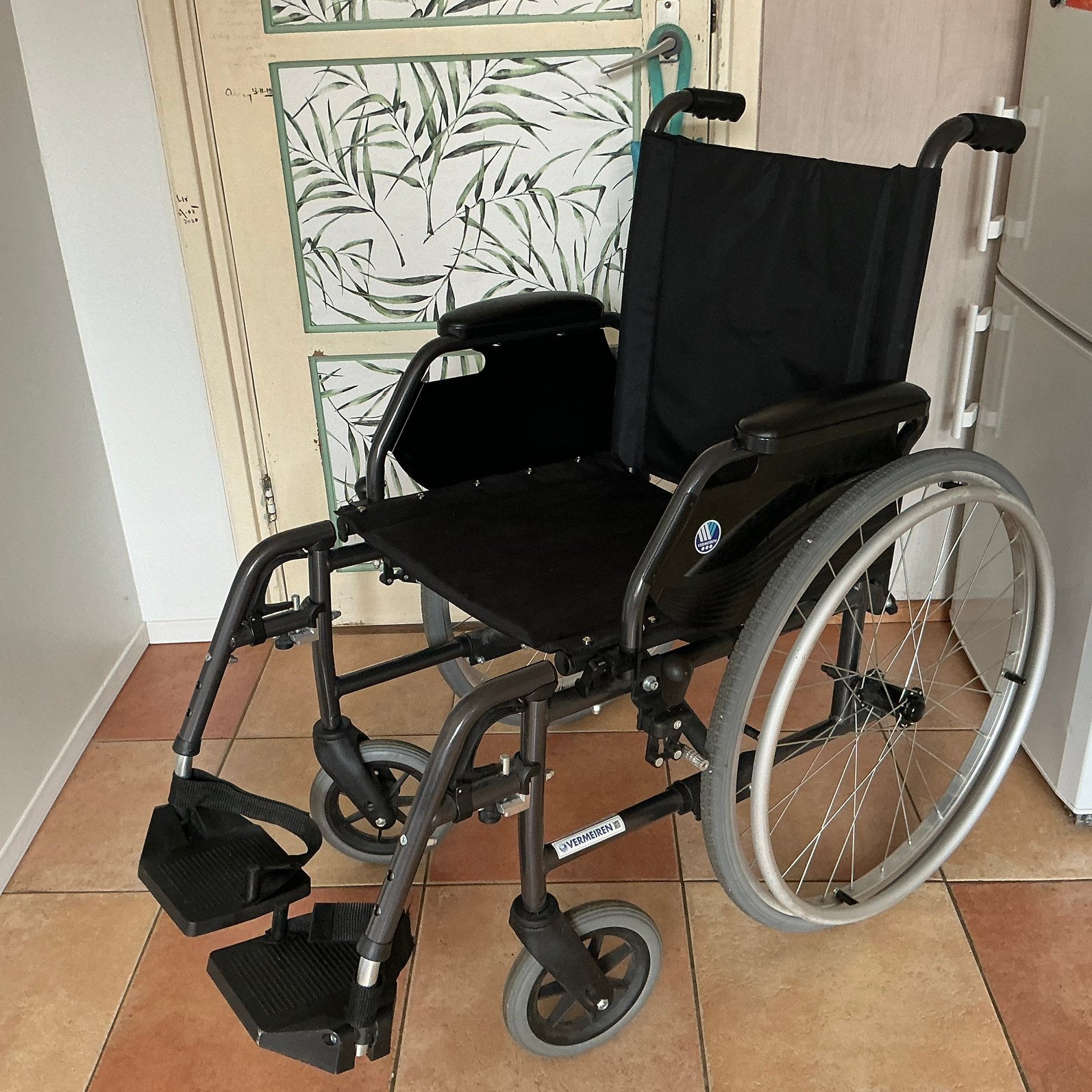 Prima Vermeiren rolstoel als nieuw. Is weinig gebruikt., Diversen, Rolstoelen, Ophalen, Zo goed als nieuw, Handbewogen rolstoel