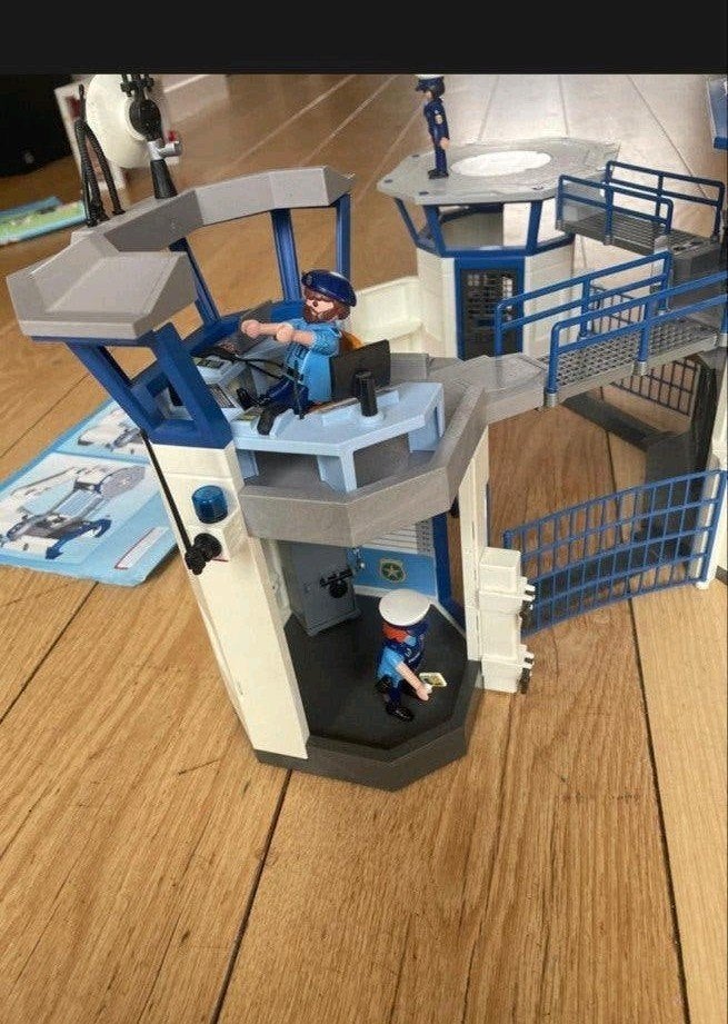 Playmobil Politiebureau met Figuren en Accessoires, Ophalen of Verzenden, Zo goed als nieuw, Jongen of Meisje
