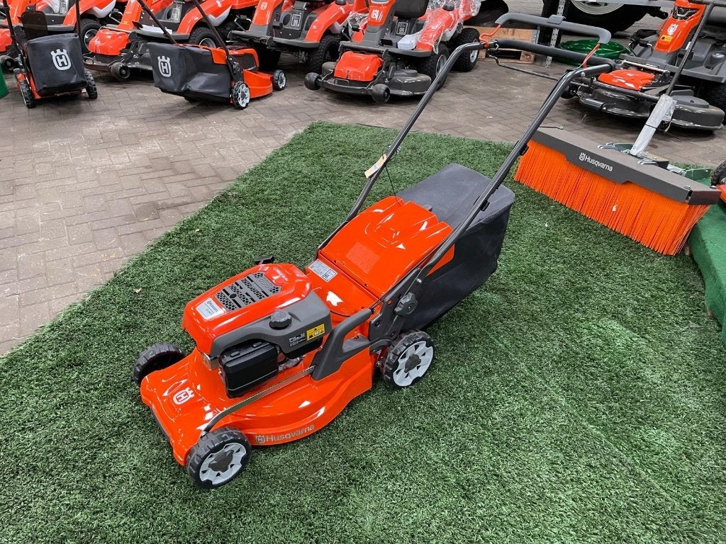 Husqvarna LC247S, Cirkelmaaier, Nieuw, Ophalen of Verzenden, Opvangbak