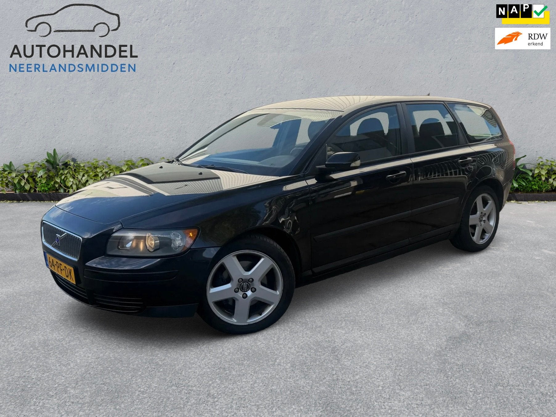 Volvo V50 2.4 Elan AIRCO Trekhaak Cruisecontrol, Dealer onderhouden, 1378 kg, Gebruikt, Zwart