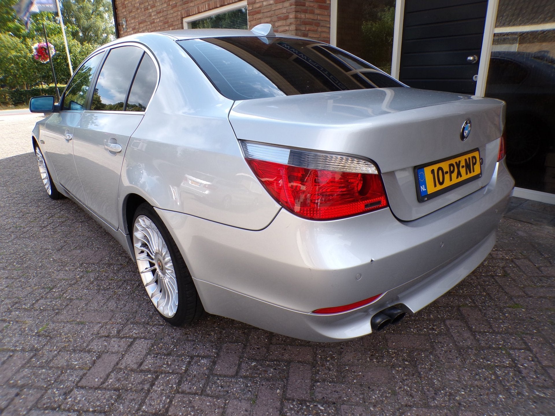 BMW 5-serie 520i Executive Automaat, Gebruikt, Bedrijf, Grijs, 1470 kg