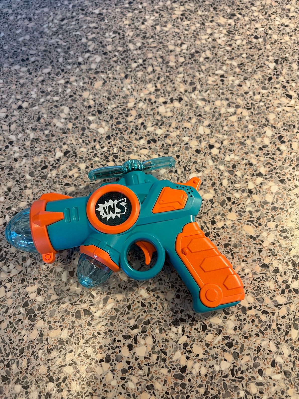 Leuk speelgoedpistool met licht en draaiende propeller, Ophalen, Gebruikt, Jongen of Meisje