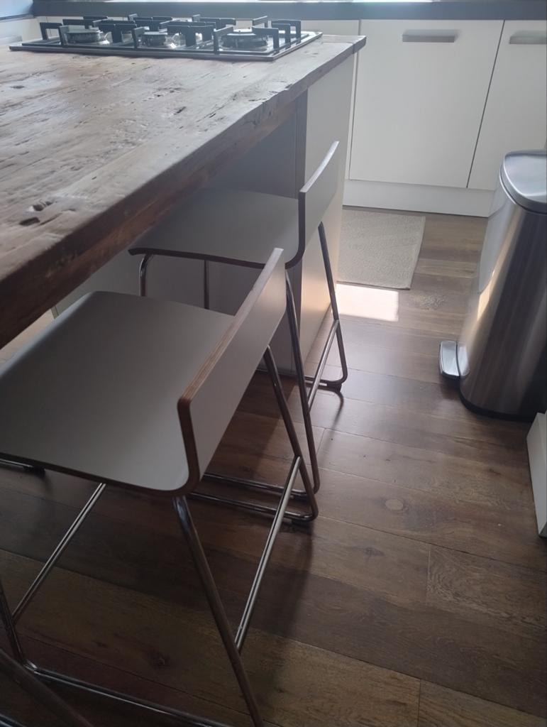 6 IKEA Sebastian barkrukken wit hout met metalen poten, Ophalen, 60 tot 90 cm, Hout, Gebruikt
