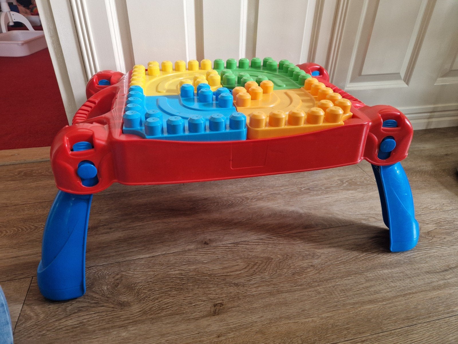 Speeltafel, 2 auto's en doos vol Mega Bloks, Kinderen en Baby's, Ophalen of Verzenden, Gebruikt, Overige merken