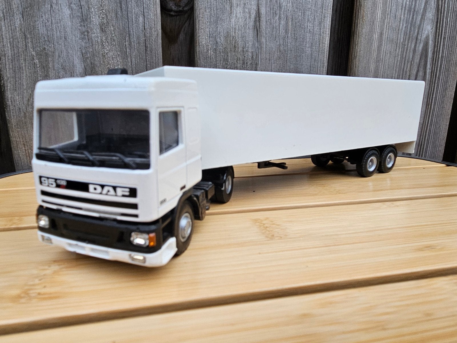 lioncar Daf 95 gesloten trailer bakwagen wit, Ophalen of Verzenden, Zo goed als nieuw, Bus of Vrachtwagen, Lion Toys
