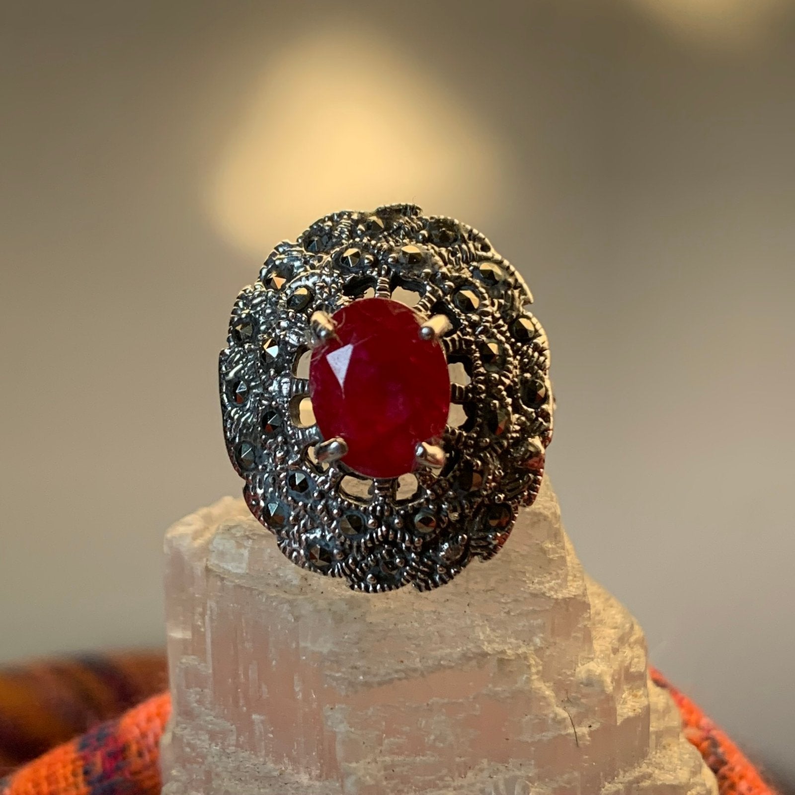 Robijn smaragd spinel beschermt vreugde magie uniek liefde, Magnolia11, Nieuw, Ophalen of Verzenden, 17 tot 18