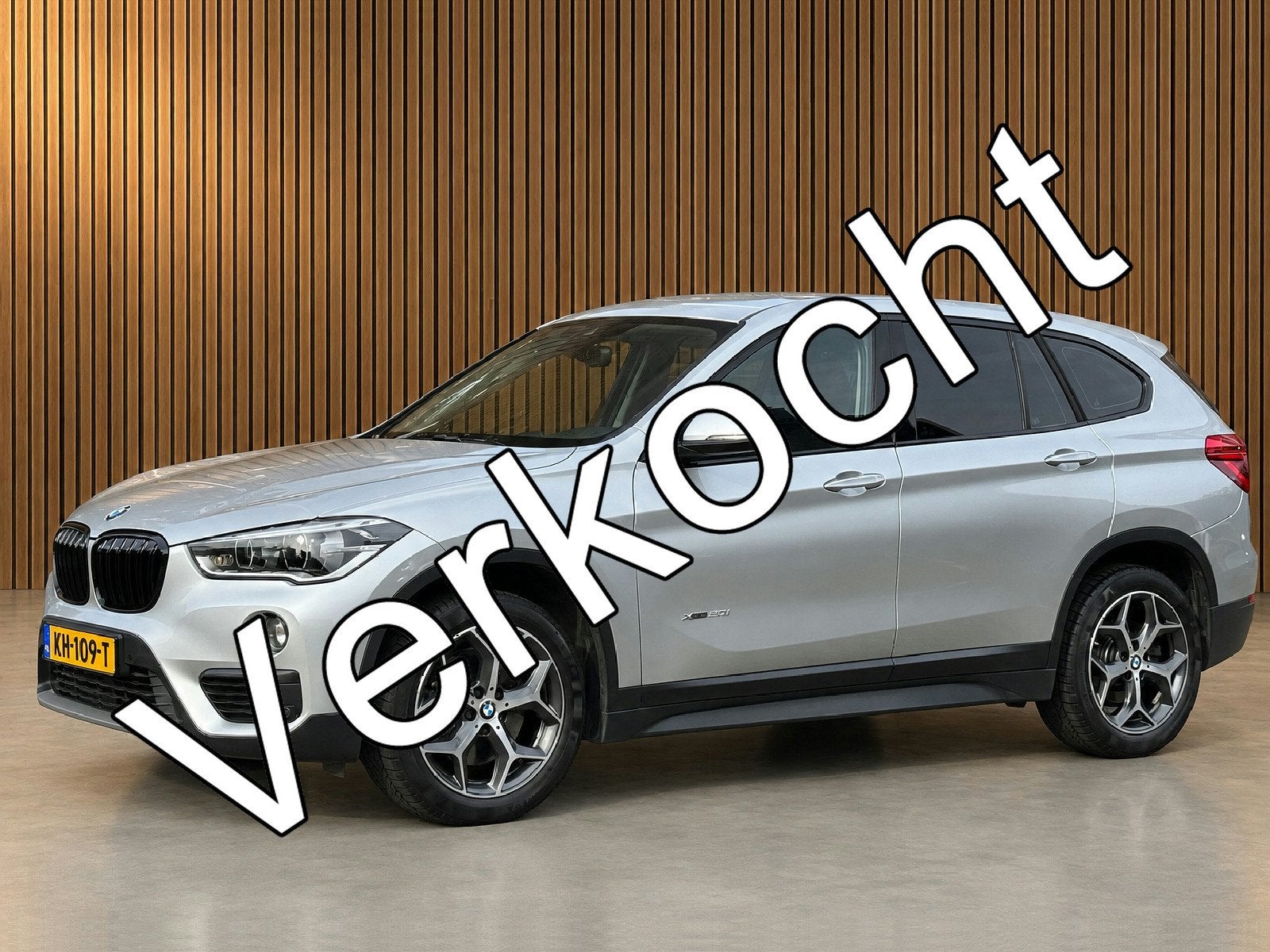BMW X1 xDrive20i 192pk Executive Aut., Driving assist | Trek, Stof, Gebruikt, Euro 6, 2000 kg