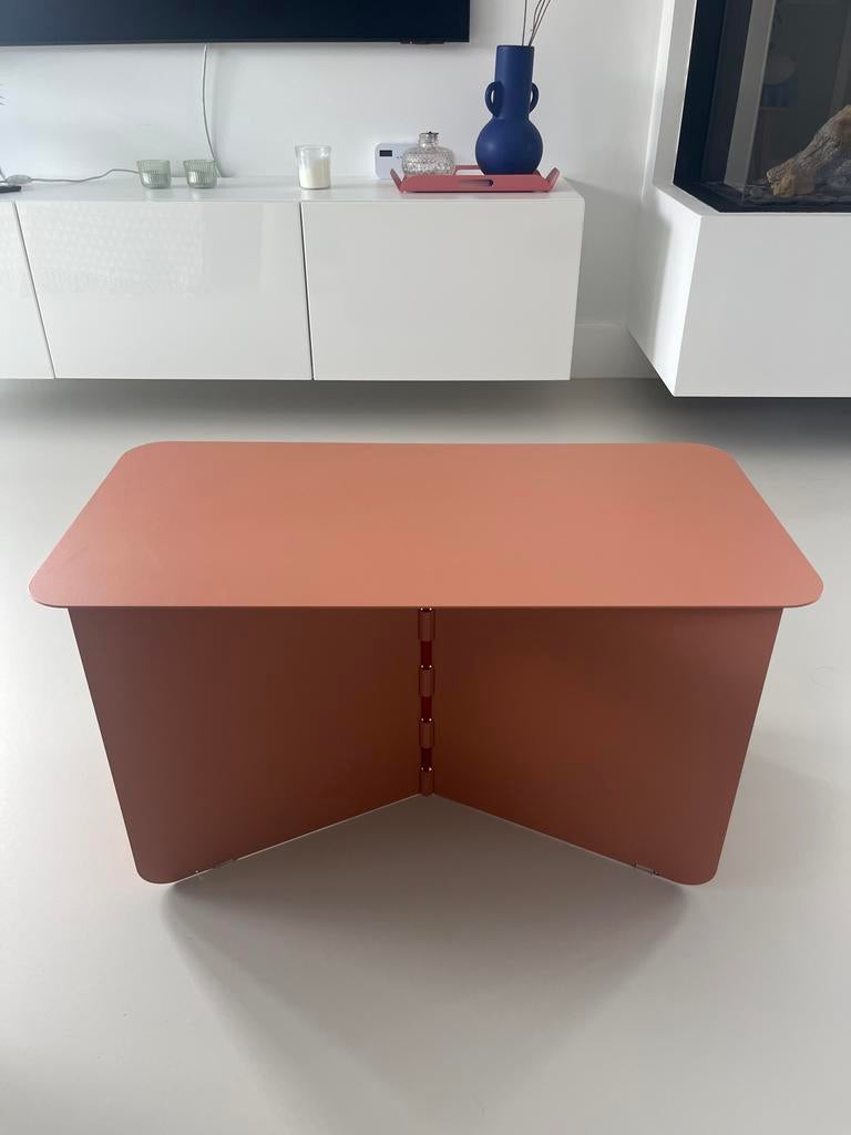 Puik Hinge bijzettafel large roze, Huis en Inrichting, Tafels | Bijzettafels, Ophalen, Minder dan 45 cm, Gebruikt, Metaal of Aluminium