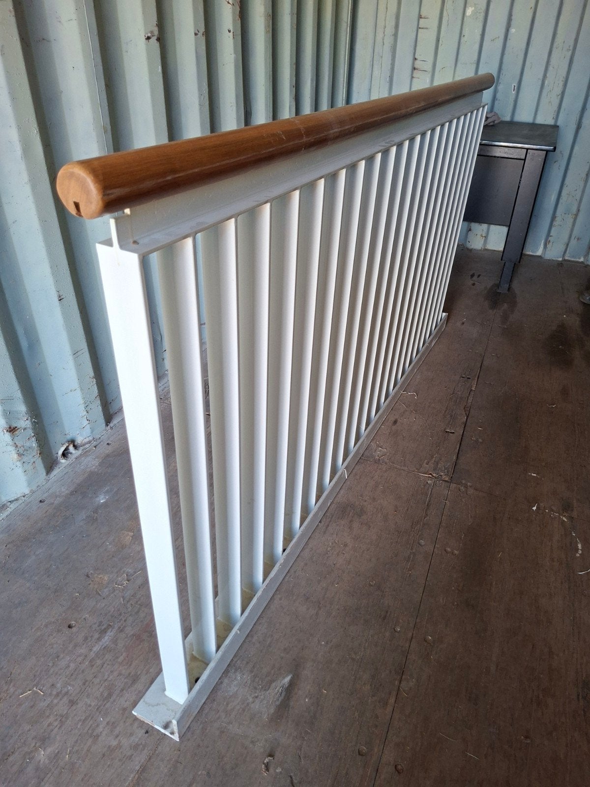 Balkonhekwerk met houten handrail, Tuin en Terras, Tuinhekken en Hekwerk, Ophalen, Gebruikt, IJzer, Spijlenhekwerk
