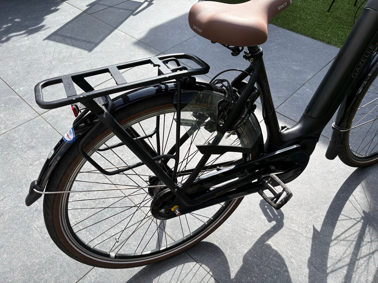 Foto 14 van Nieuwstaat! Gazelle Grenoble C8 HMB E-bike platin accu 500wh