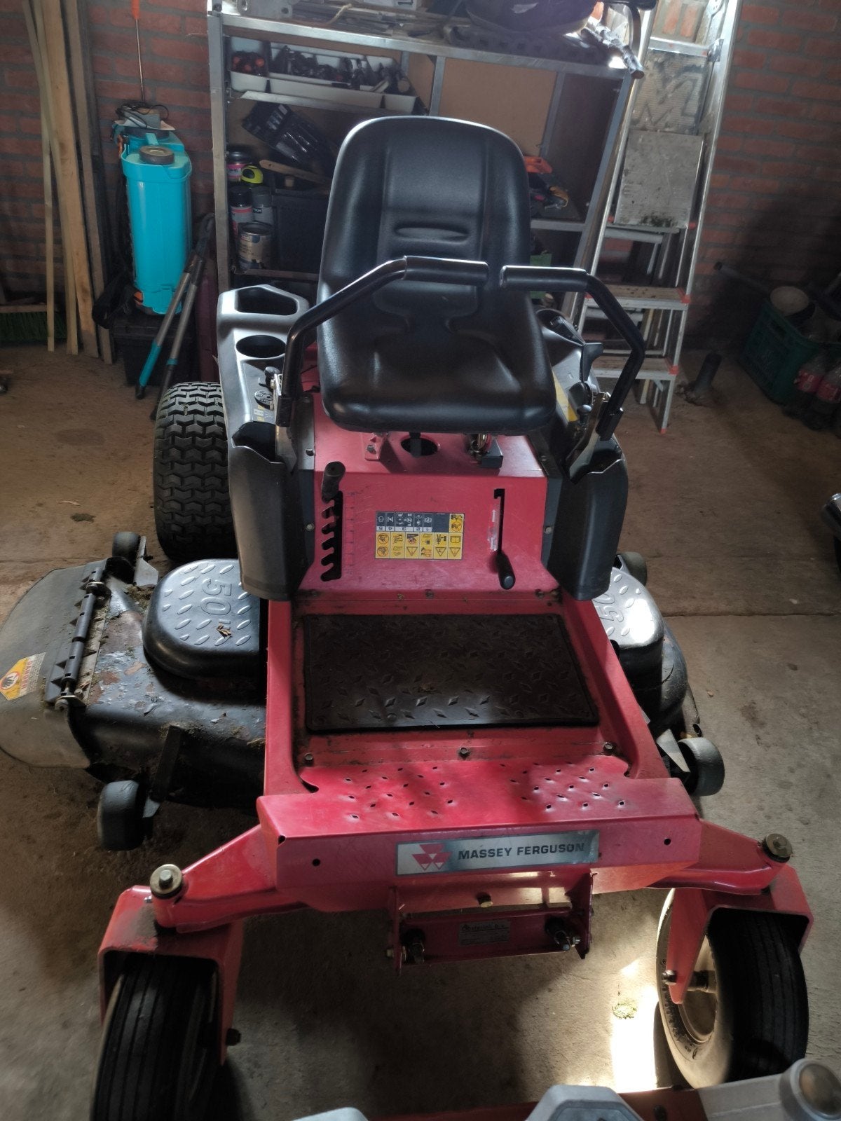 Massey Ferguson MF 50-22ZT Zero-Turn Maaier Kawasaki Motor, Ophalen, Cirkelmaaier, Gebruikt, Opvangbak
