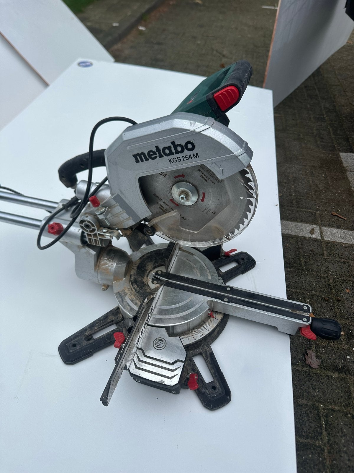 Metabo KGS 254 M Afkortzaag - Zo goed als nieuw, Doe-het-zelf en Verbouw, Ophalen, 70 mm of meer, Zo goed als nieuw, Afkortzaag