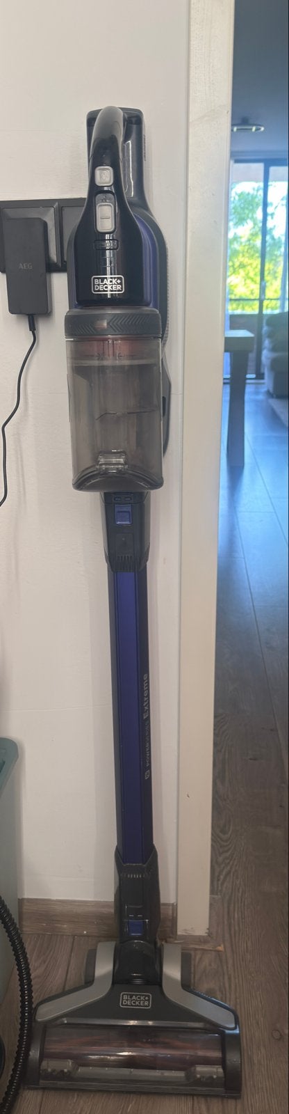 Foto 2 van Black+Decker Draadloze Steelstofzuiger met Accessoires
