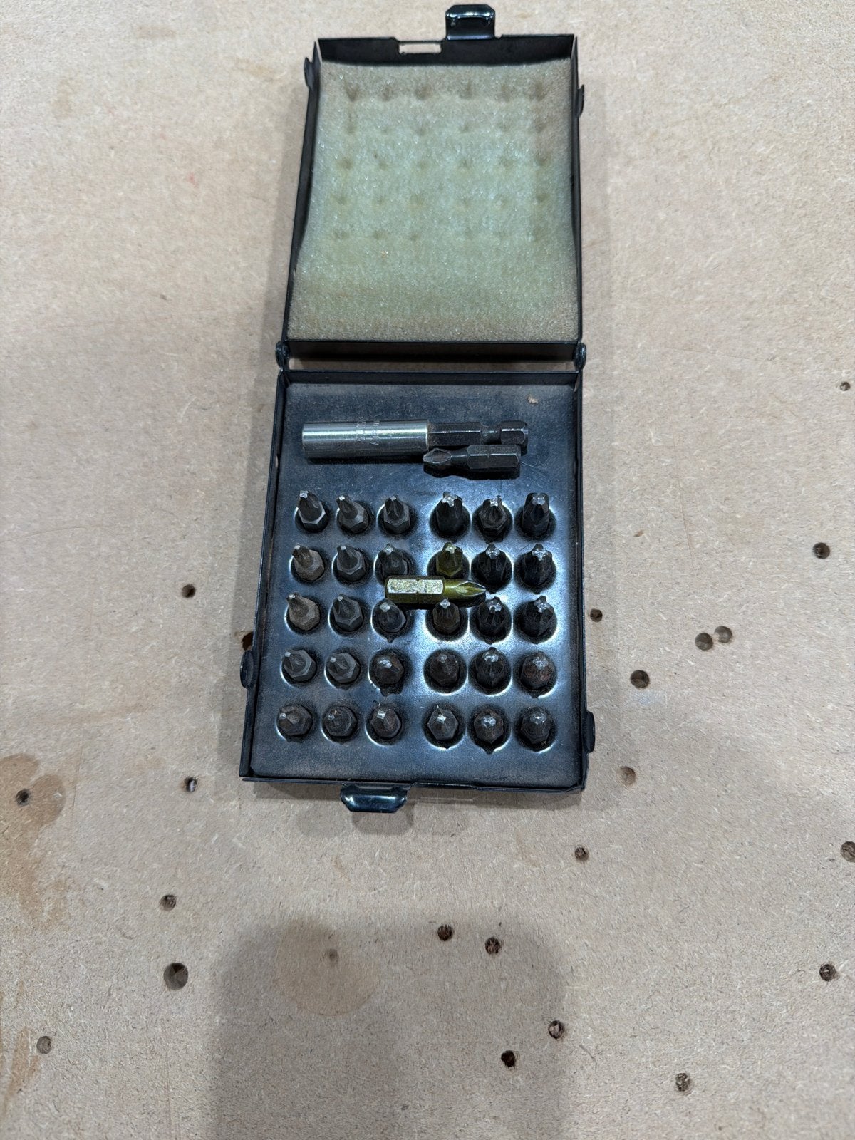 Bitset met diverse bits in metalen doos, Ophalen of Verzenden, Gebruikt, Bitset