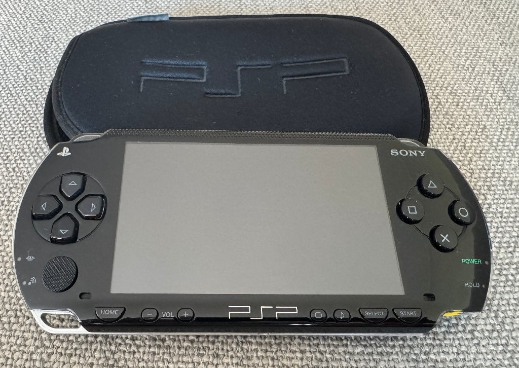 Sony PSP-1004 | Z.G.A.N. | 9 UMD games |  32GB SDcard, Overige genres, 1 speler, Ophalen of Verzenden, Zo goed als nieuw