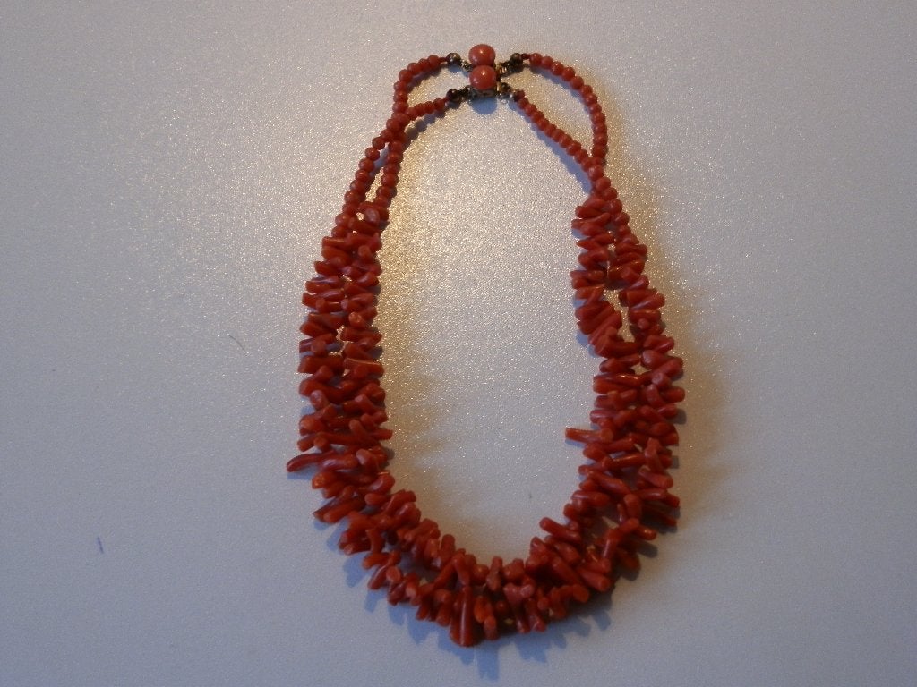 Antieke bloedkoraal collier met gouden slot., Ophalen of Verzenden, Overige materialen, Ketting
