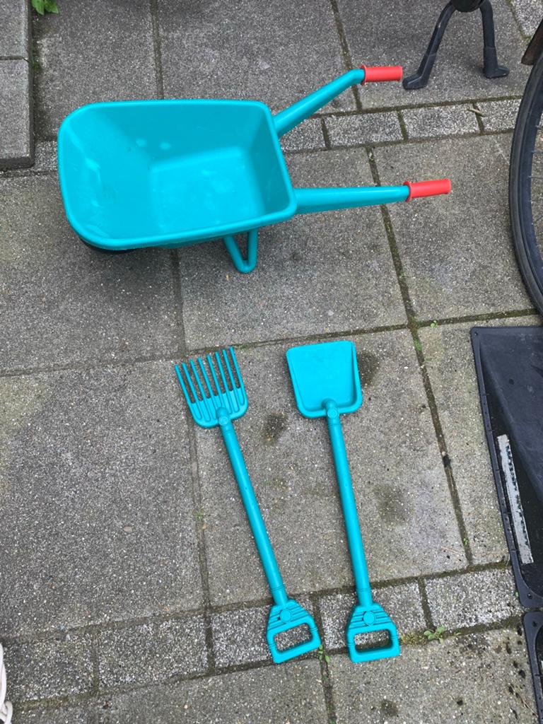 Tuinier speelgoed set voor kinderen (kruiwagen, hark, schep), Ophalen, Zo goed als nieuw