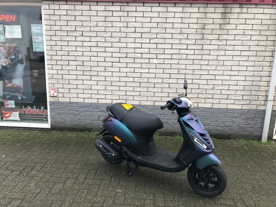 LEUKE PIAGGIO ZIP SP 45KM BROM 4-T MAT CAMELEON  2020 2000KM, PIAGGIO, Onbekend, Onbekend