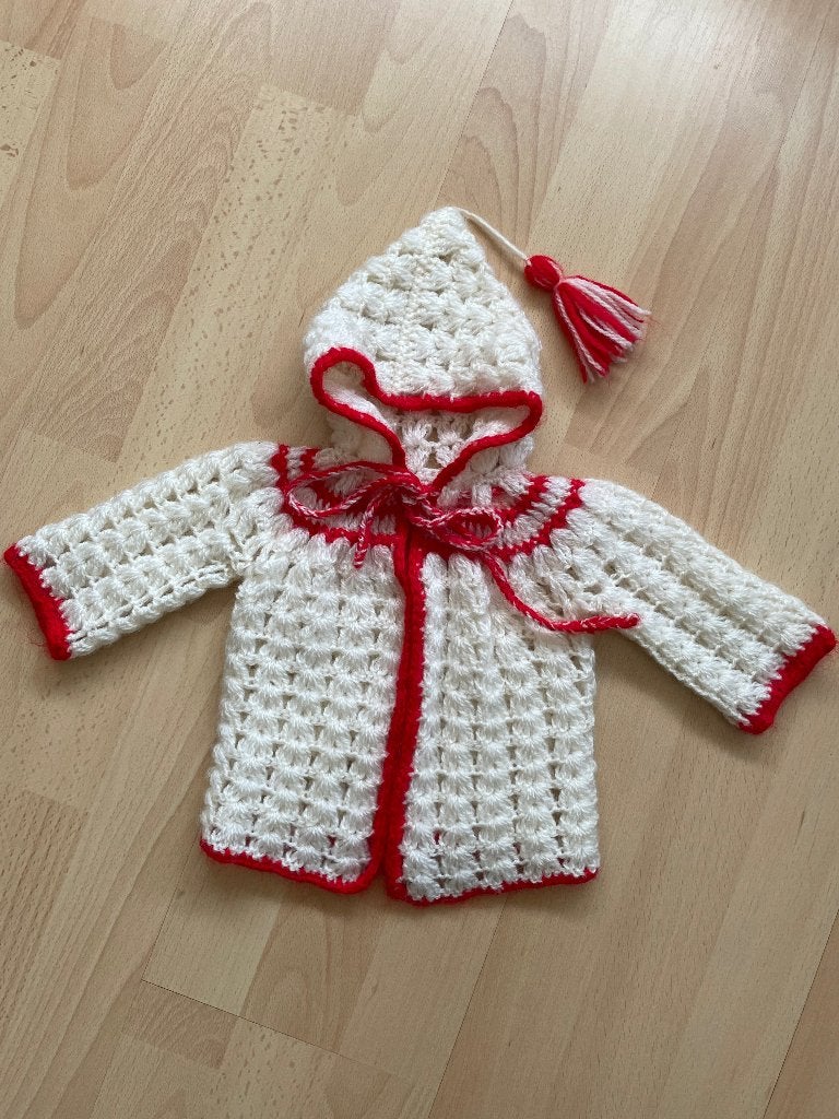 Gehaakt baby- of poppenjasje wit/rood met capuchon, Ophalen of Verzenden, Zo goed als nieuw, Overige typen