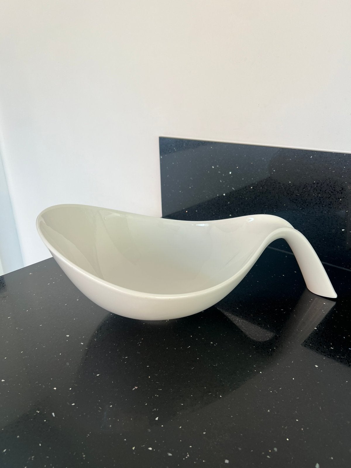 Nieuw / Villeroy & Boch Flow serveerschaal met greep, Ophalen of Verzenden, Nieuw, Rond, Porselein of Keramiek