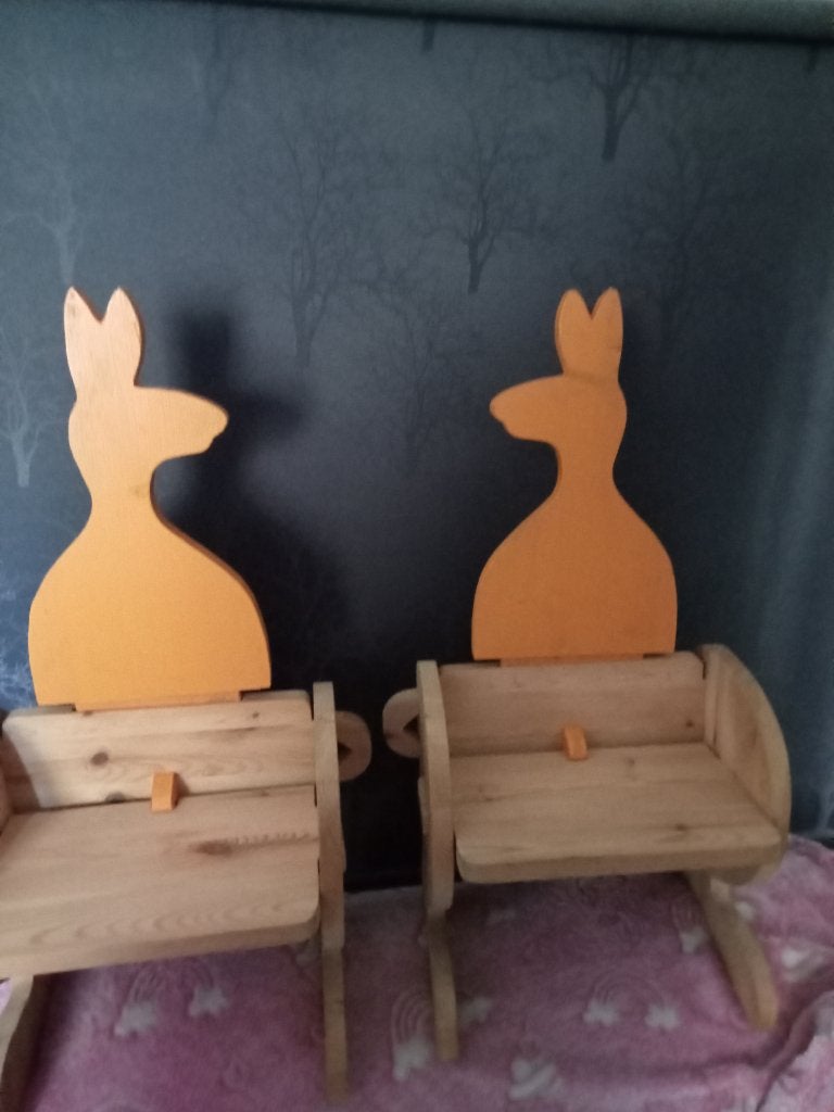 2 X HOUTEN KINDERSTOEL KANGOEROE POPPENSTOEL PLANTENTAFEL, Ophalen, Zo goed als nieuw, Stoel(en)