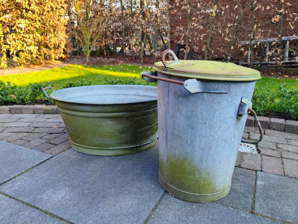 Zinken vuilnisbak, Ophalen