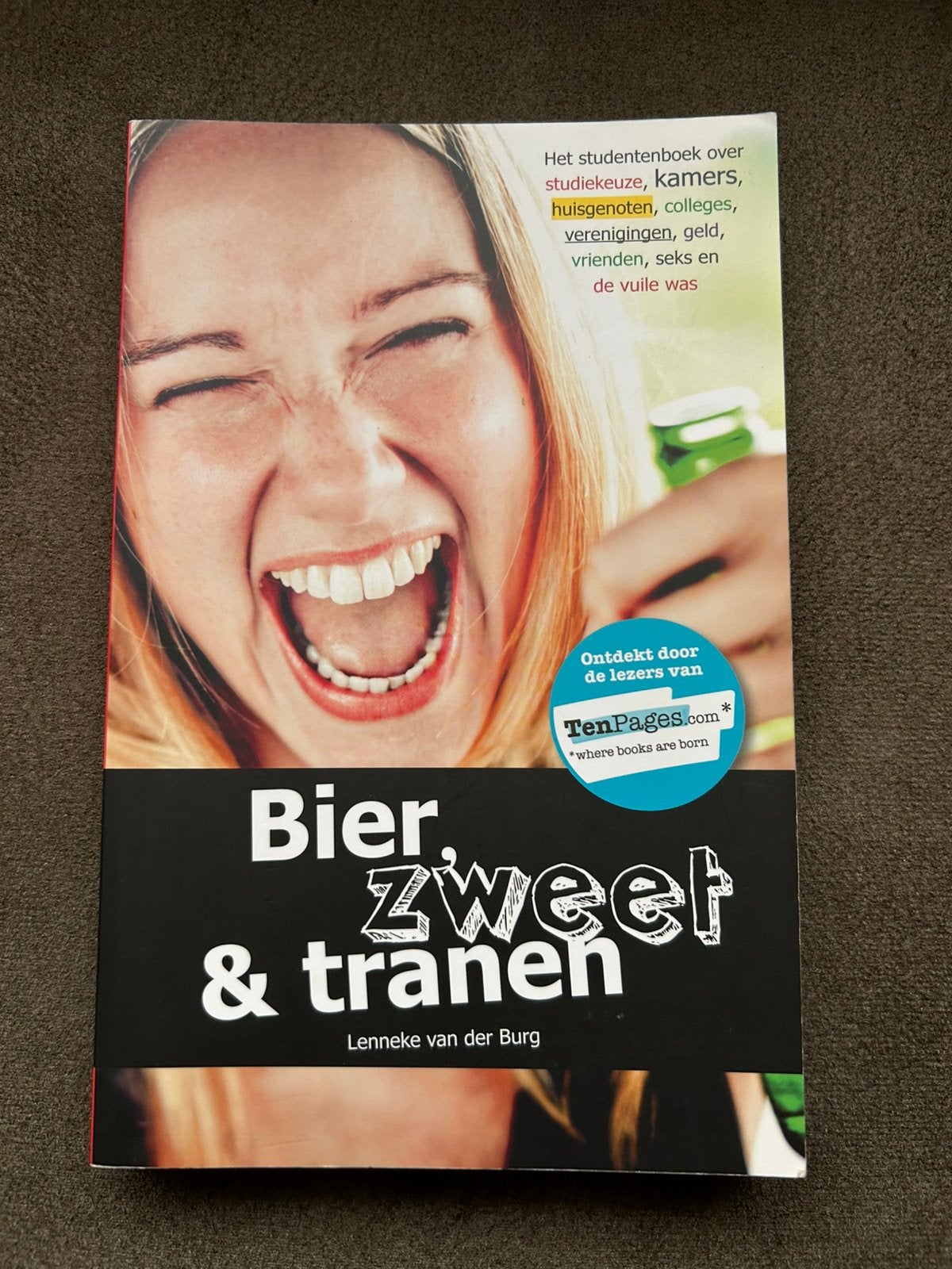 Bier, Zweet & Tranen, het studentenboek van Lenneke vd Burg, Ophalen of Verzenden, Zo goed als nieuw