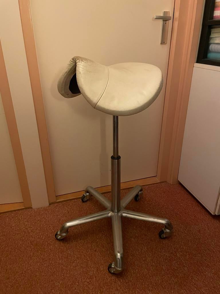 Kapperskruk / zadelkruk / bureaustoel, Huis en Inrichting, Krukjes, Gebruikt, Staal, In hoogte verstelbaar, Ophalen