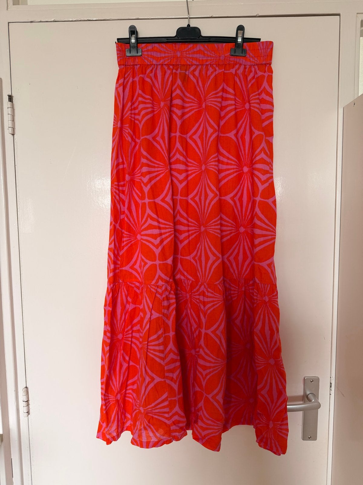 Shoeby/Eksept maxi rok rood/roze met patroon - Maat M/L, Maat 38/40 (M), Meerkleurig, Nieuw, Ophalen of Verzenden