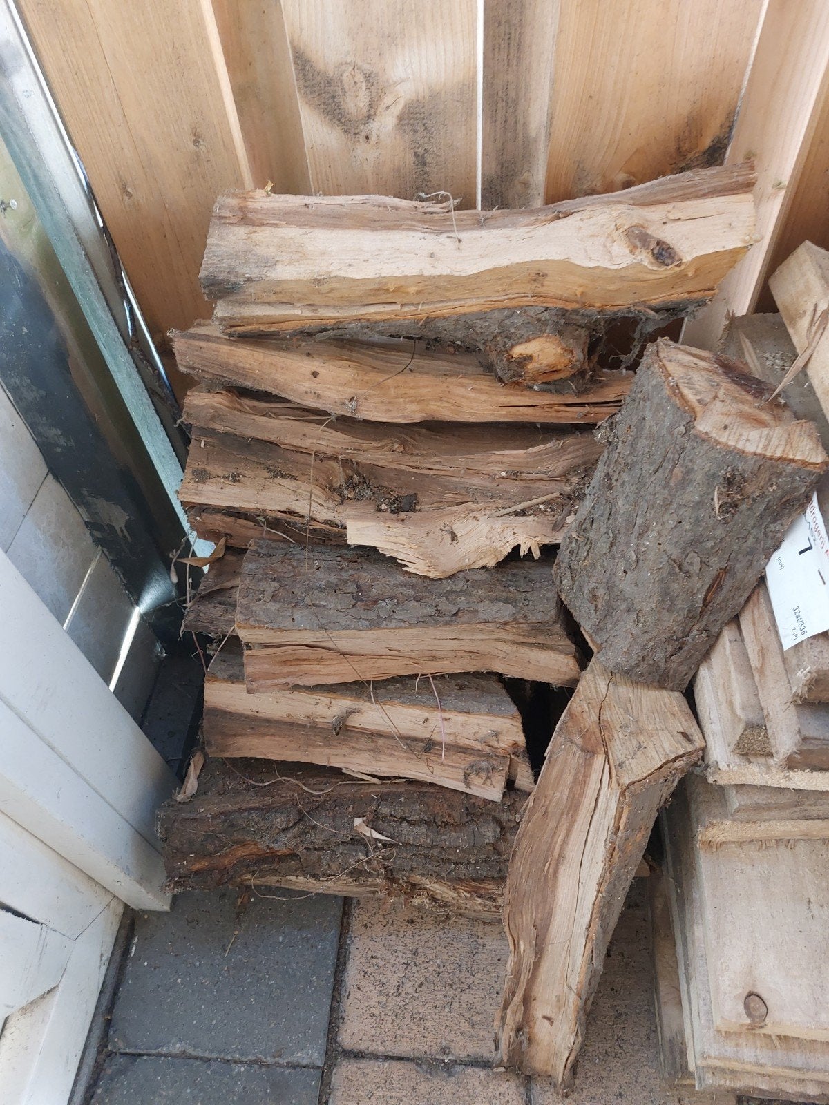 Gratis droog hout voor open haard of vuurton, Tuin en Terras, Haardhout, Minder dan 3 m³, Ophalen, Overige houtsoorten, Blokken