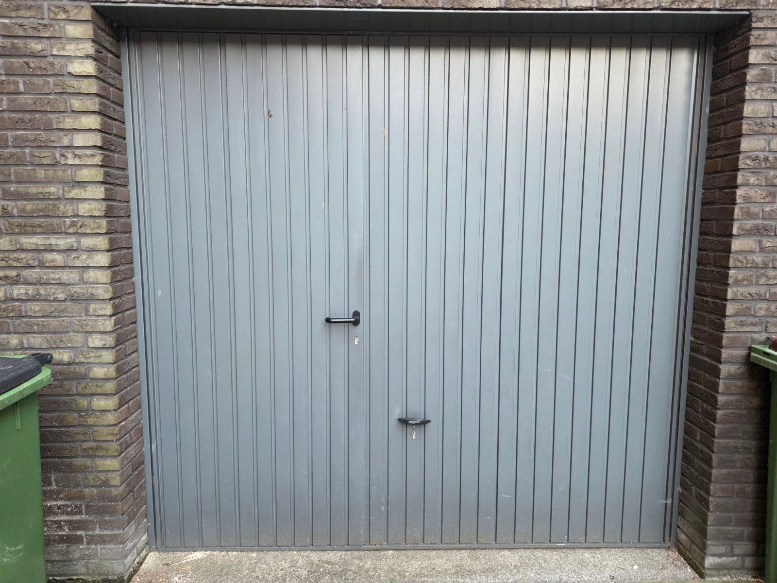 Gratis: Garagedeur met loopdeur, antraciet - 2385x2250 mm, Utrecht