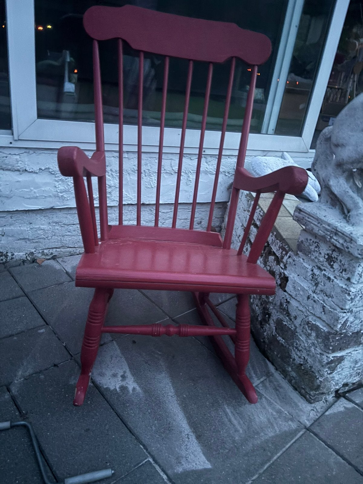 Gratis rode houten schommelstoel, Huis en Inrichting, Stoelen, Ophalen, Gebruikt, Rood, Eén