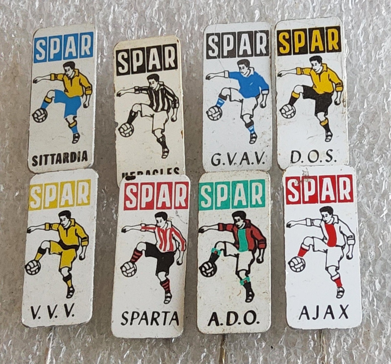8 Vintage SPAR Voetbal Speldjes, Ophalen of Verzenden, Gebruikt, Sport, Speldje of Pin