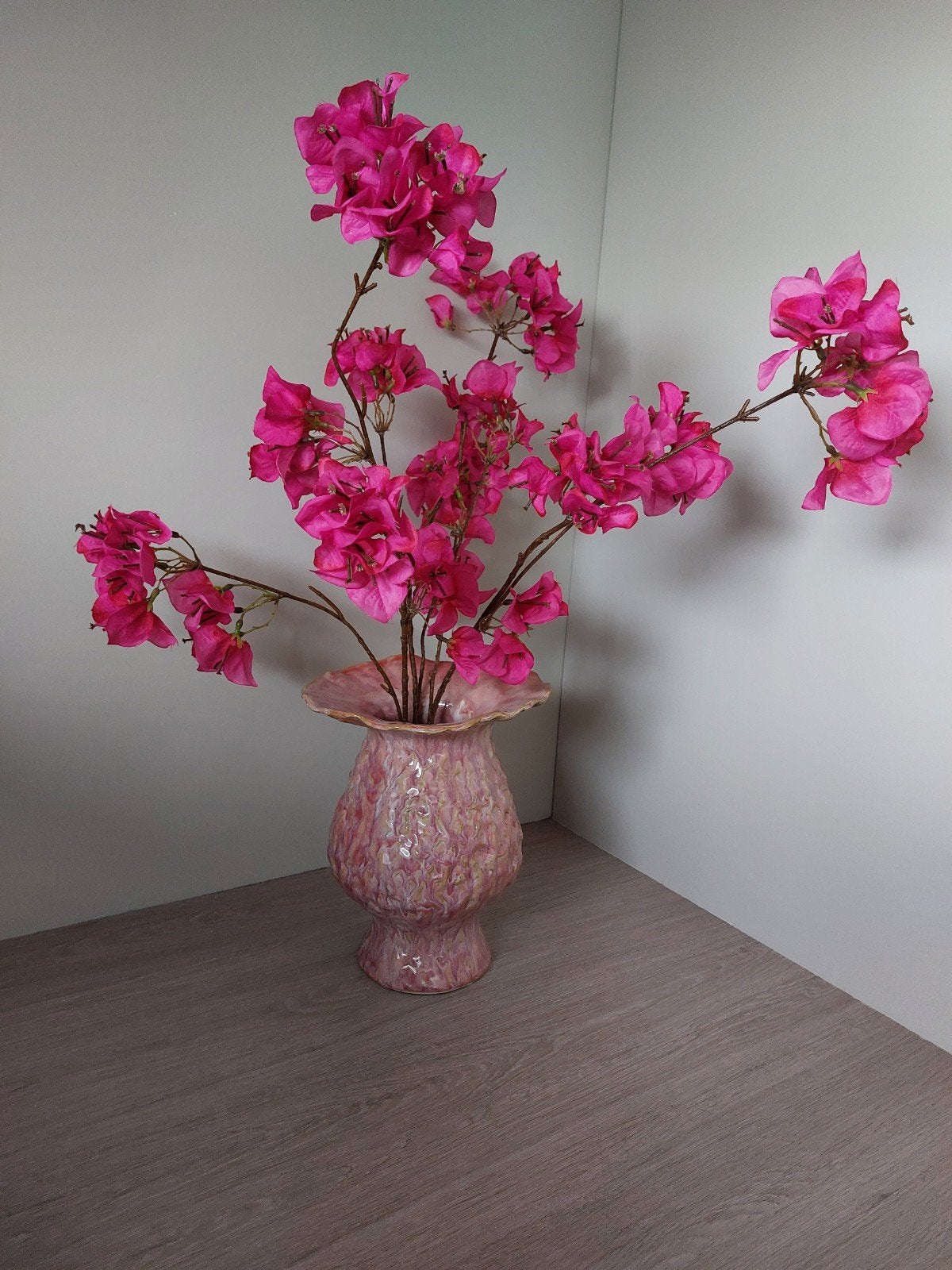 Roze vaas met structuur - Light & Living, Huis en Inrichting, Woonaccessoires | Vazen, Nieuw, Ophalen of Verzenden, Glas, Met patroon/structuur