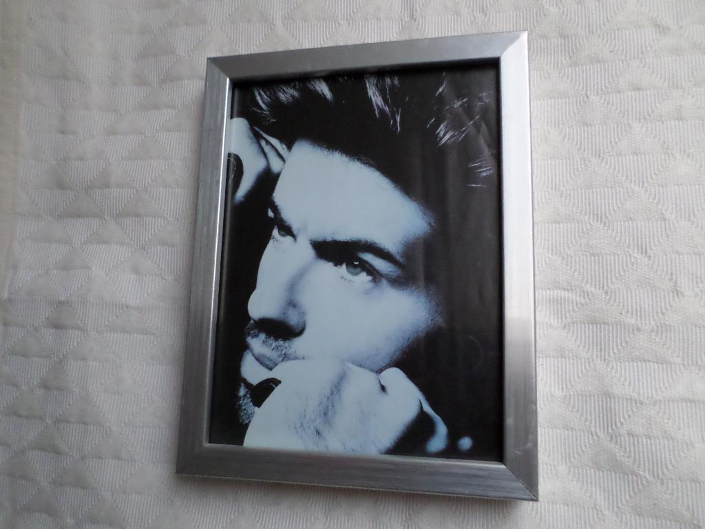 George Michael - Kleine Poster ingelijst, Rechthoekig Staand, Met lijst, A4 of kleiner, Ophalen of Verzenden