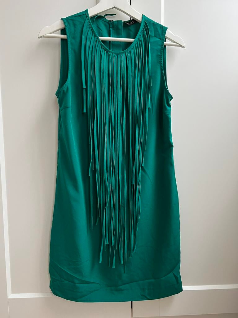 Mooie groene jurk met slierten/XS/ZARA, Kleding | Dames, Jurken, Ophalen of Verzenden, Zo goed als nieuw, Maat 34 (XS) of kleiner