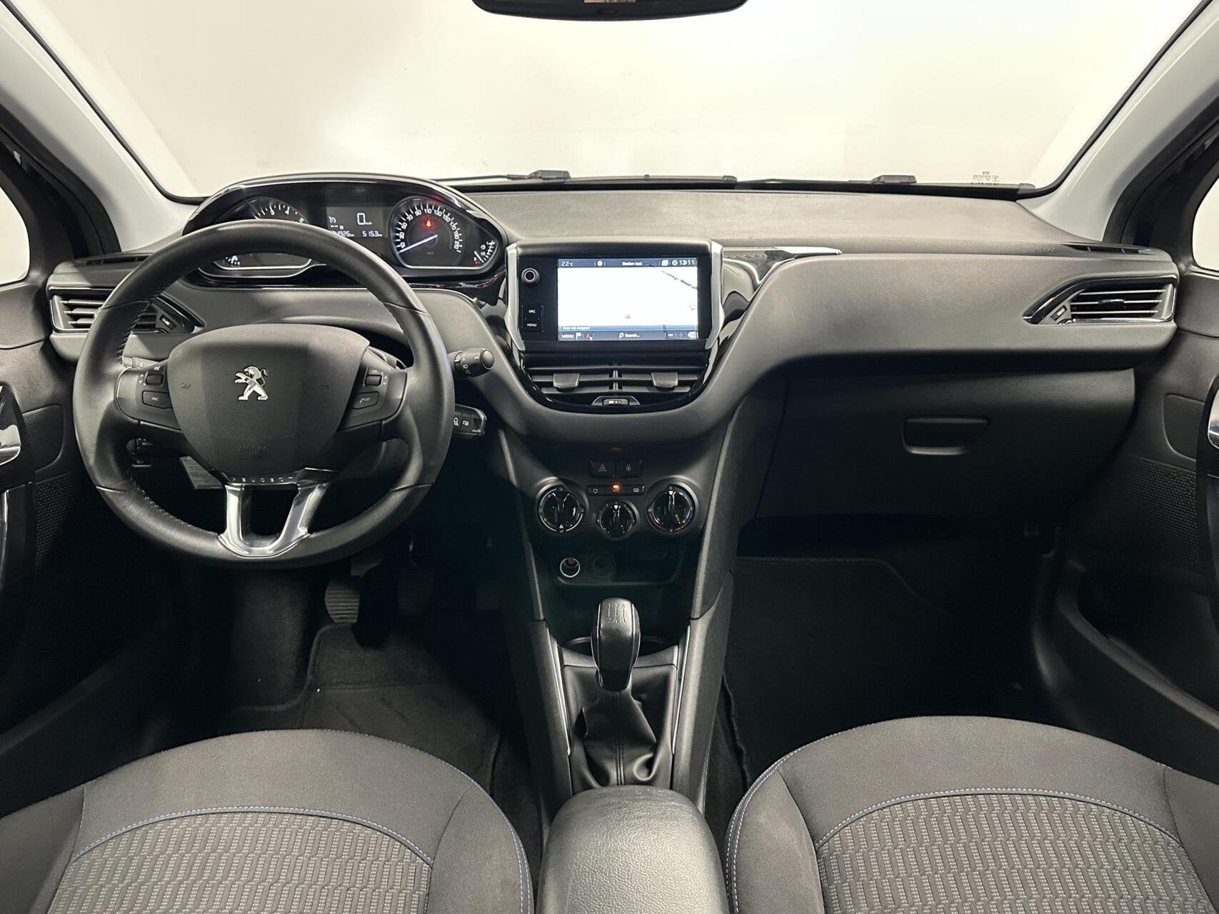 Peugeot 208 1.2 PureTech Active CARPLAY NAVI TREKHAAK CRUISE, Auto's, 83 pk, Stof, 1199 cc, Met garantie (alle)