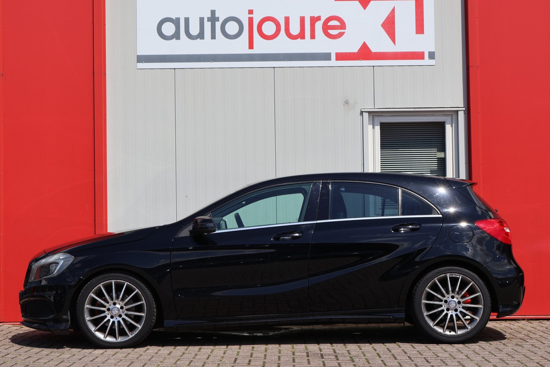 Mercedes-Benz A-Klasse 180 Ambition | AMG Line | (bj 2013), Voorwielaandrijving, Gebruikt, 4 cilinders, Handgeschakeld