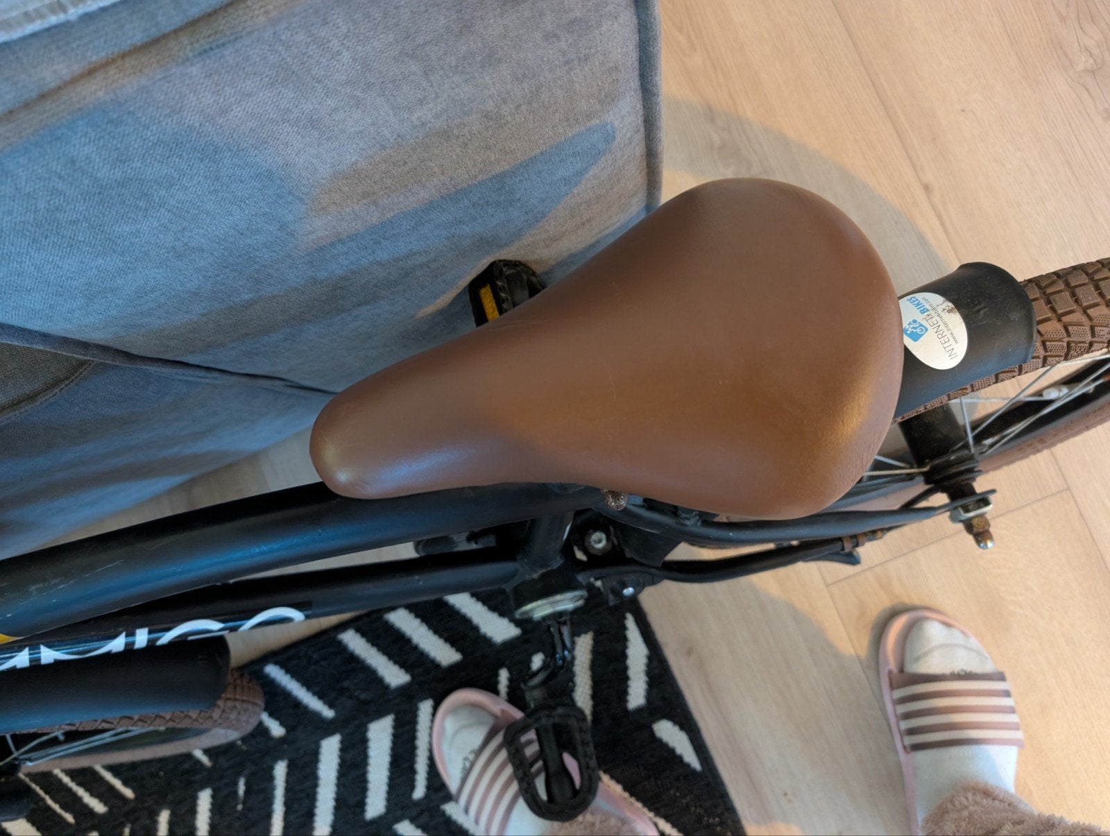 Amigo Kinderfiets 16 inch - Zwart met bruin zadel, Fietsen en Brommers, Terugtraprem, Gebruikt, Ophalen of Verzenden, Minder dan 16 inch