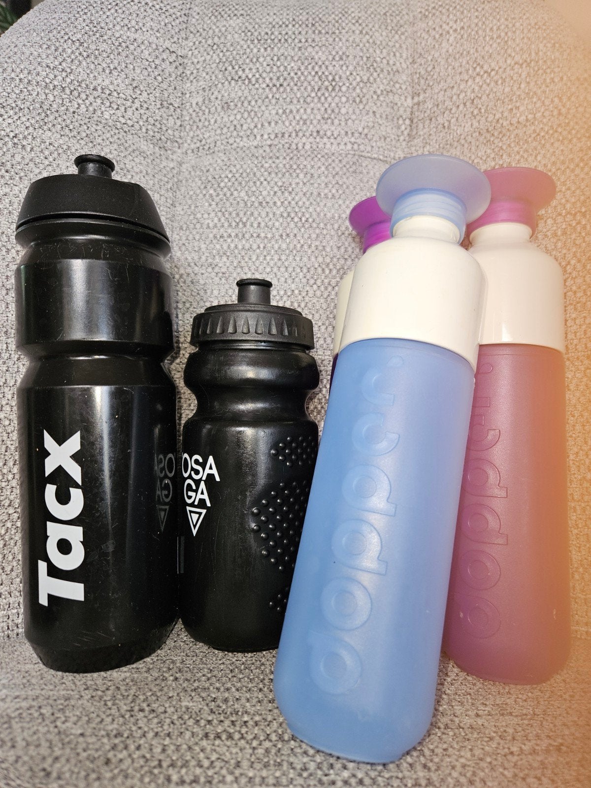 Set van 3 Dopperflessen en 2 bidons (Tacx, Rosa), Ophalen of Verzenden, Gebruikt