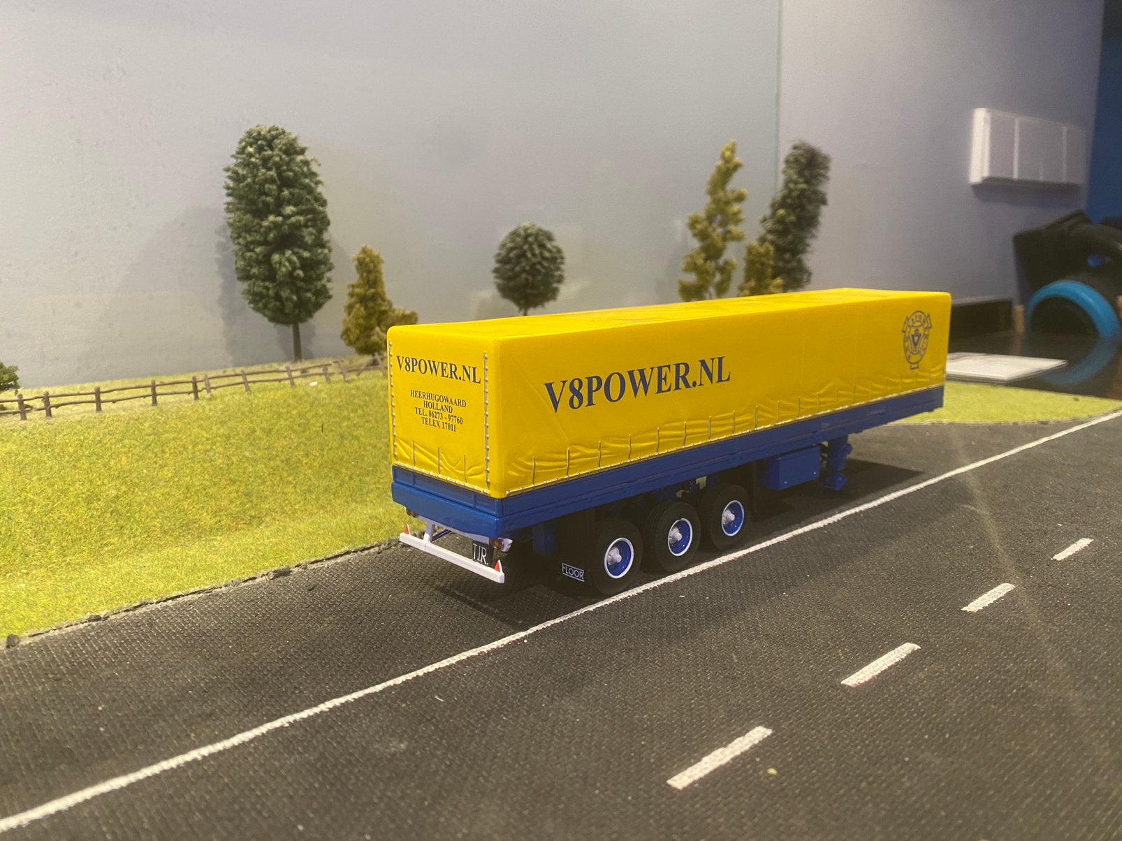 Huifoplegger van V8 power, Hobby en Vrije tijd, Modelauto's | 1:50, Ophalen of Verzenden, Zo goed als nieuw, Bus of Vrachtwagen
