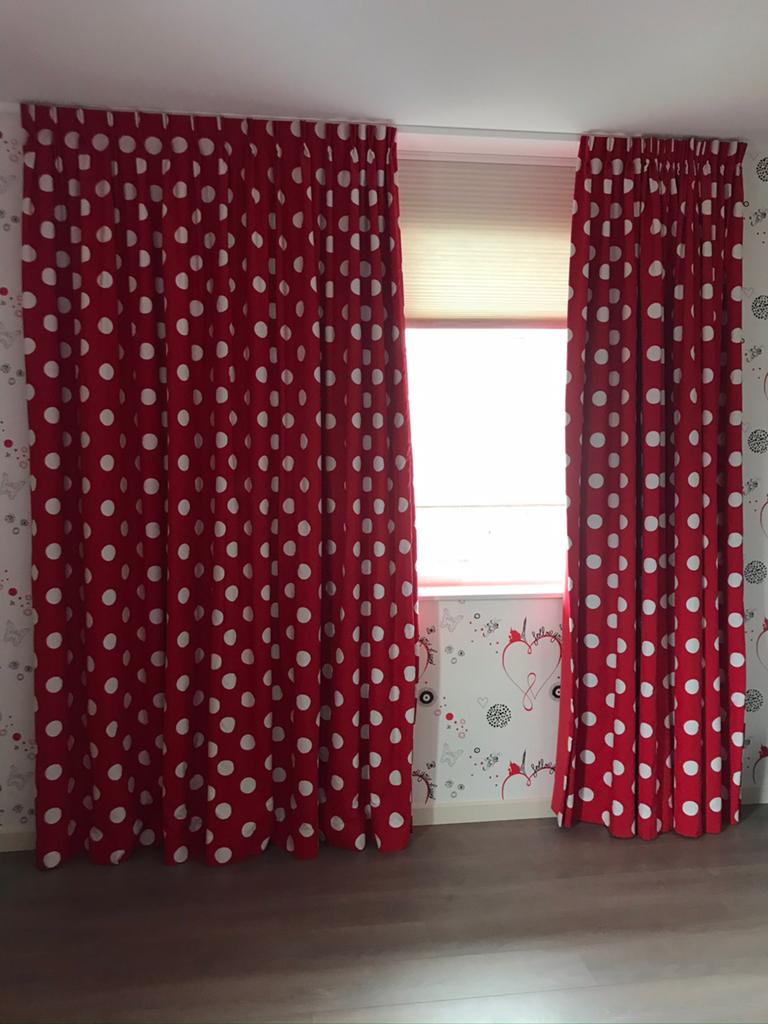Gordijnen voor in de slaapkamer set 2, Huis en Inrichting, Stoffering | Gordijnen en Lamellen, Ophalen, Gebruikt, 100 tot 150 cm