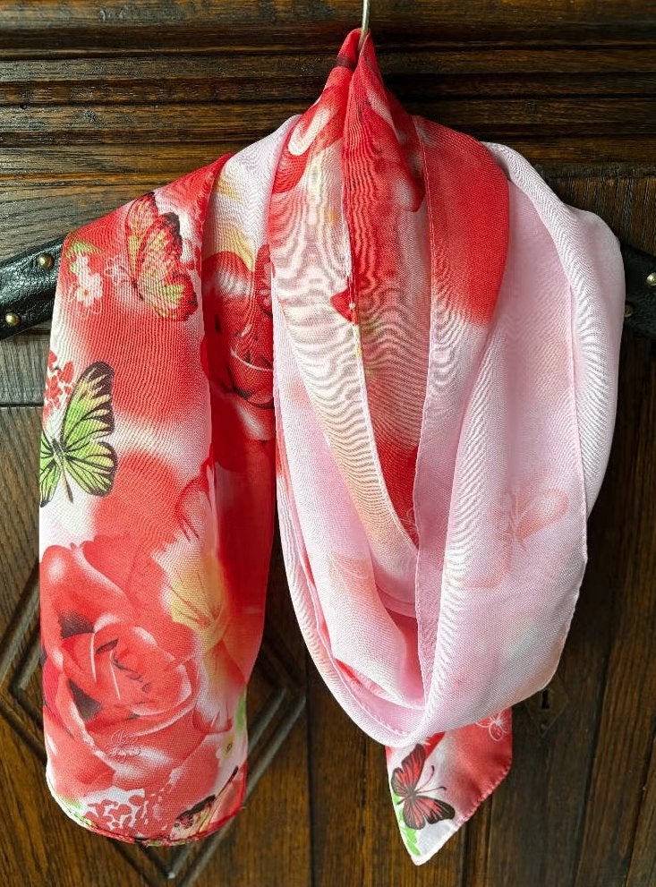 Roze-rode sjaal, shawl, das, doek rozen vlinders; 150 x 50, Ophalen of Verzenden, Zo goed als nieuw, Maat 38/40 (M), Sjaal